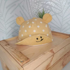 Boné amarelo bebé com bolinhas brancas